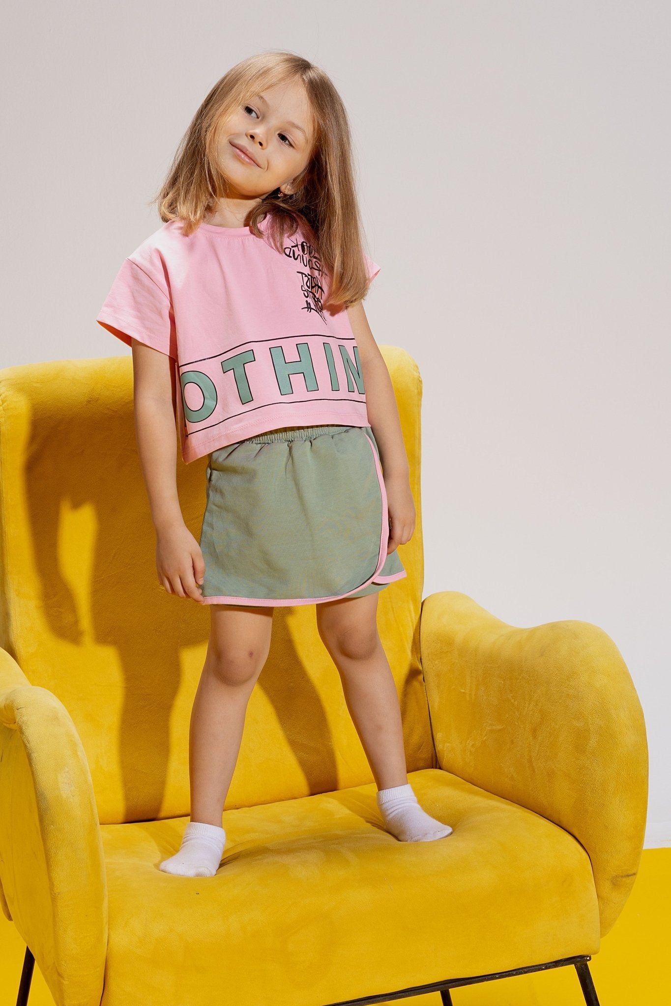 look around pyjama Secondary image