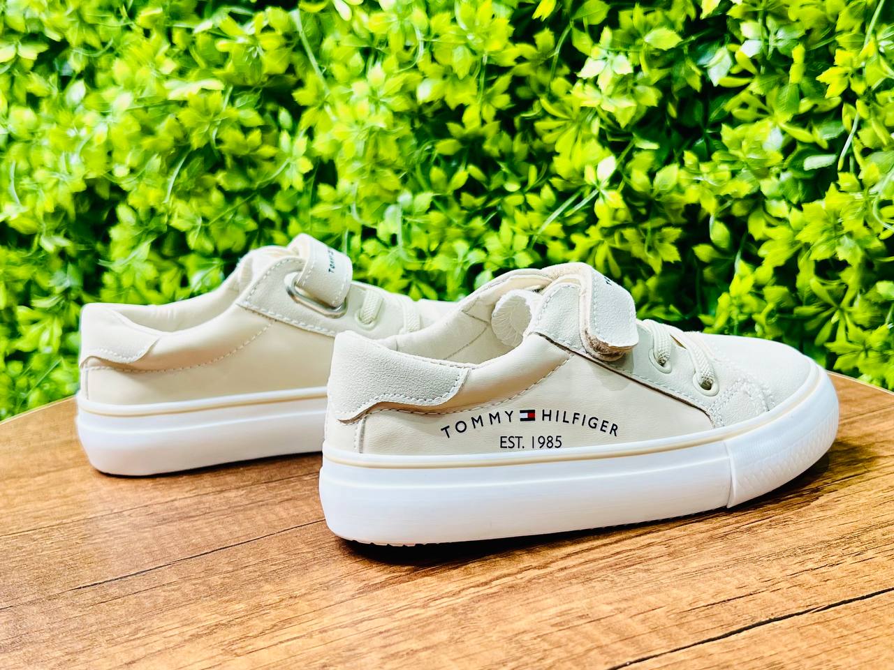 tommy hilfiger bige shoes Secondary image