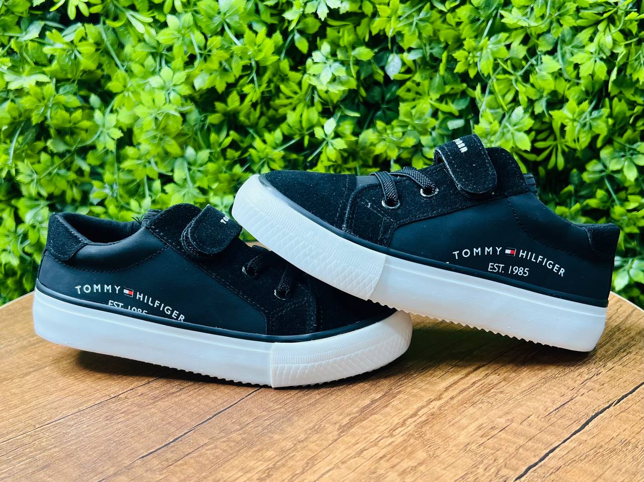 tommy hilfiger black shoes Secondary image